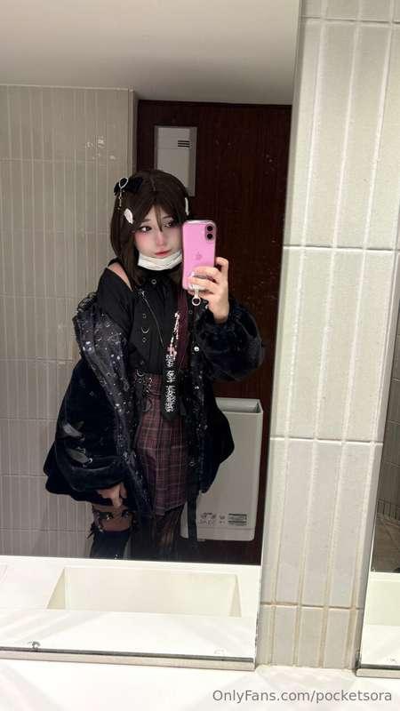 qué harías si entras al baño de hombres y me ves así? hehehe..
