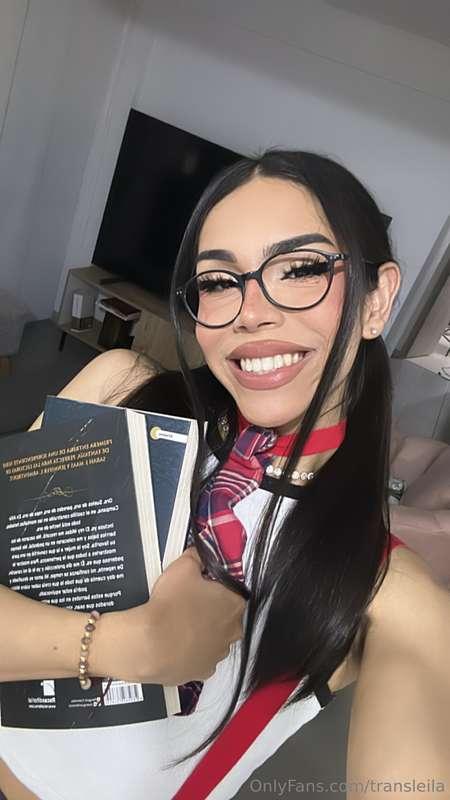 Hi! come read with me <3