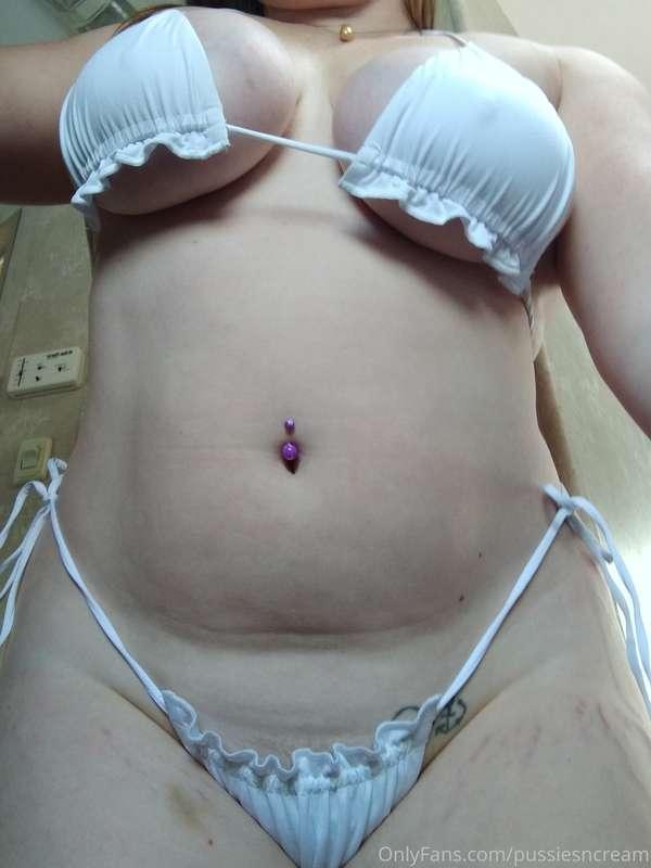This one might be my favorite of my new bikinis, idk its a t..
