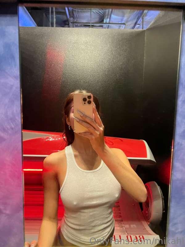 Come chat while i relax in the red light sauna 🥹👀