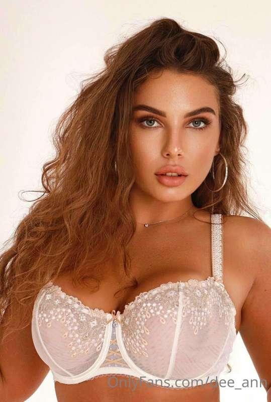 ✨✨I'll be your gentle girl for sexual pleasures, how about i..