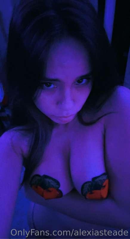 New content went out in DMs tonight🥰 I also do dick ratings,..