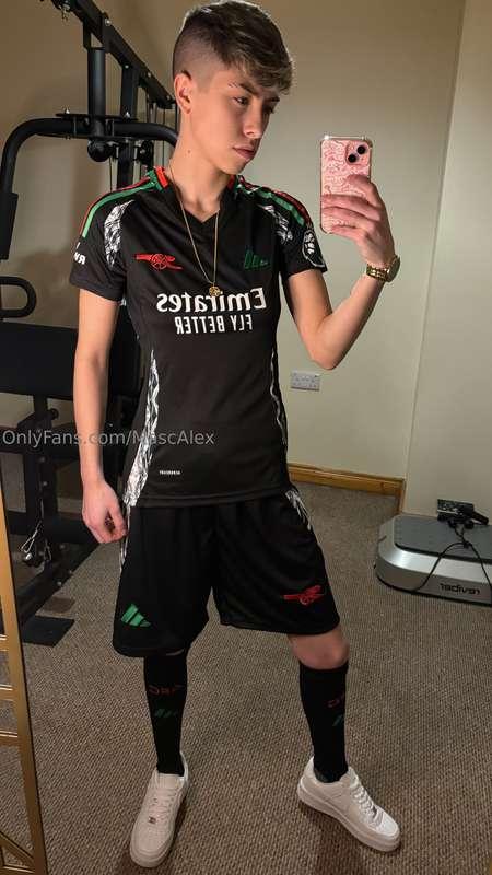 The away kit is cute af🥹🥰