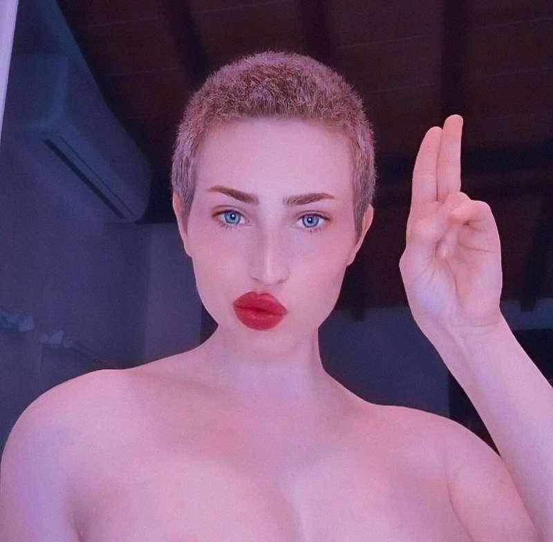 🇬🇧 BIG REVELATION tomorrow! Today unfortunately I'm not well..