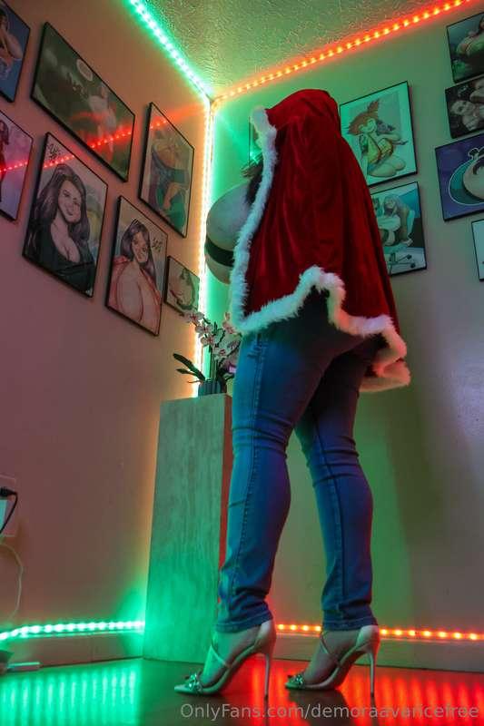 Merry Christmas Eve (to those who celebrate of course, happy..
