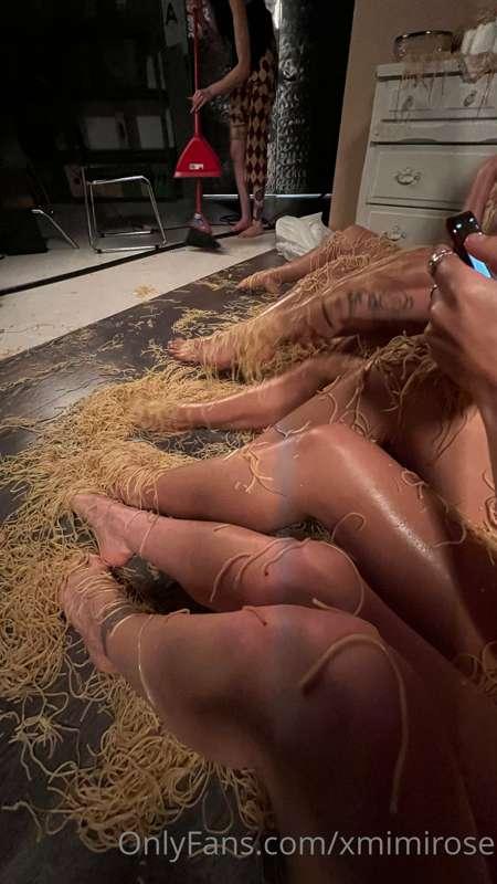 Gettin messy with the girls
