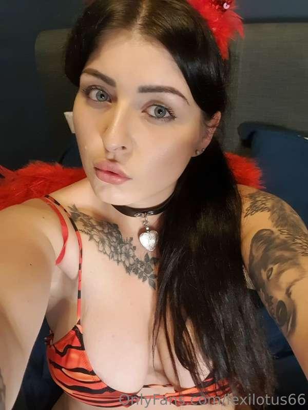 Can I be your naughty devil tonight 😈
pm me for requests 😉