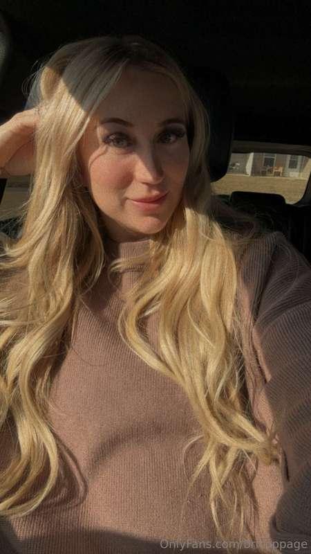 Boobs in the car 🤭