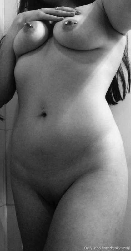 Quick pic before my shower 😍