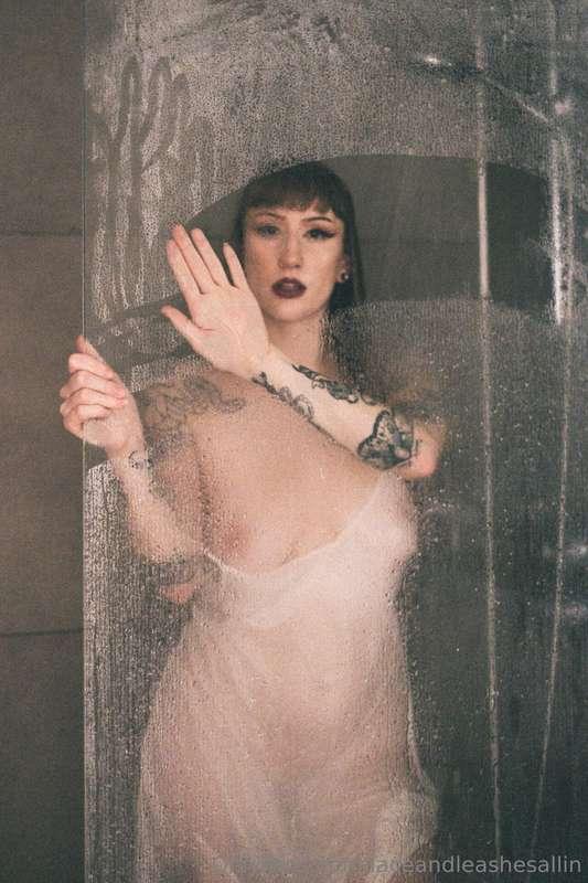 laceandleashesallin image #9
