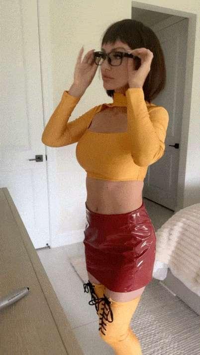 Jinkies! Velma lost her glasses, but she found something WAY bigger instead. 😏👓

Tip $10 to see! 😱

#fyp #blonde #sexting #milf #pussy #boobs #egirl #tits #cosplay #naked #petite #gfe #mistress #nude #trending #cute #domme #cum #fetish #findom