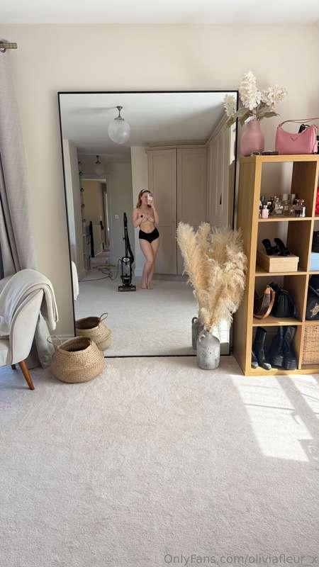 Sending out lots of naughty pics today 🤭 you can tip this po..