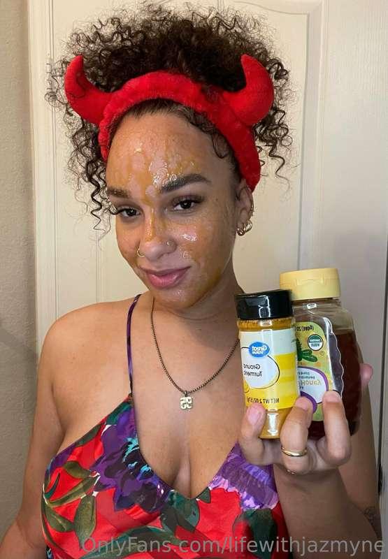 Hiiiiii 💖  it’s face mask time! 😈
This mask only has two ing..