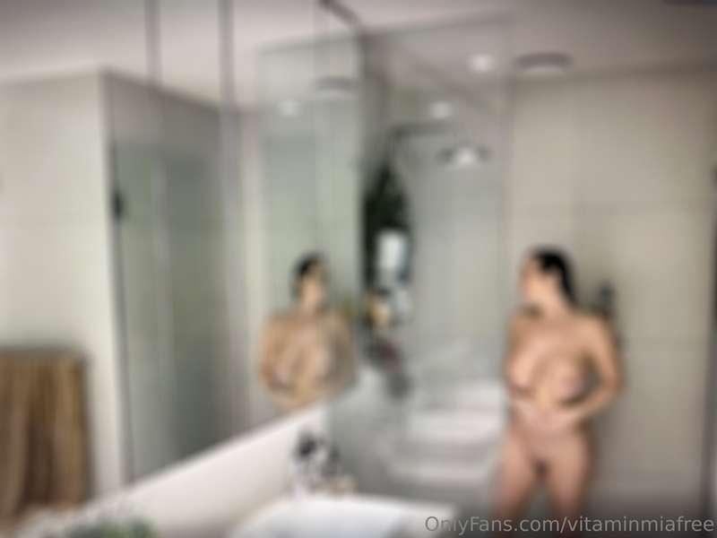 Come spy on me in the shower!! This is my shower spy stream ..