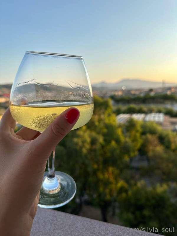 The horizon calls forward, but pulls back - what you have no..