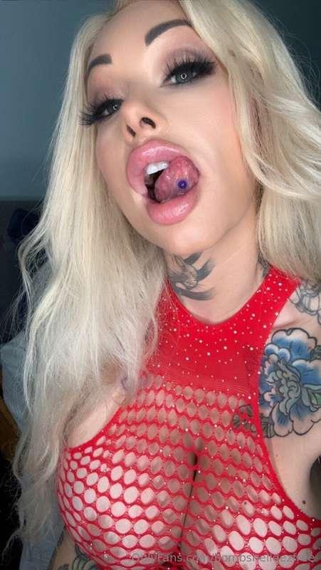 I love flicking my tongue piercing on your tip 💦