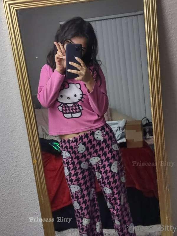 I will never stop wearing these Hello Kitty pajamas lmao, Go..