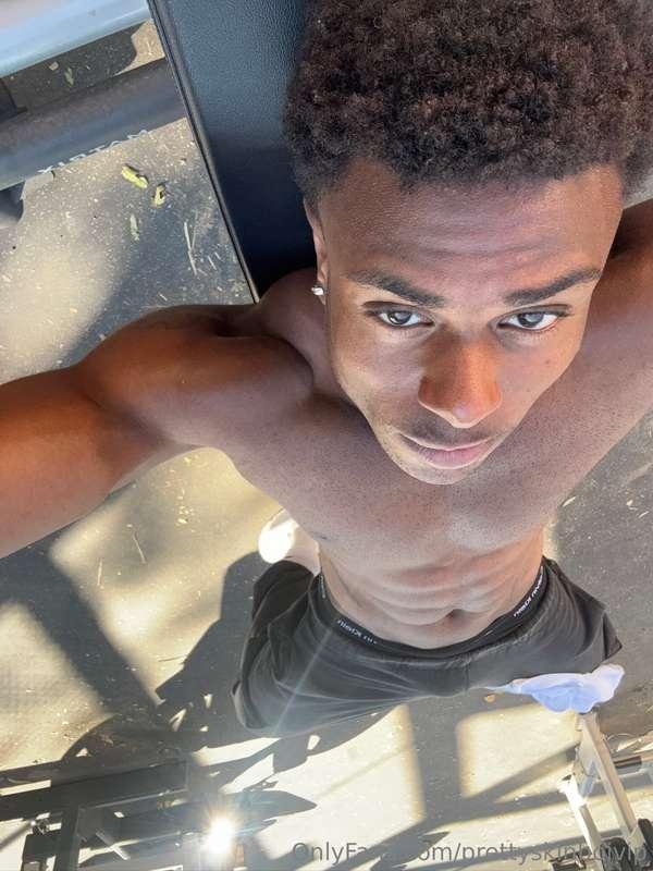 You know where to go to see the goods 😏