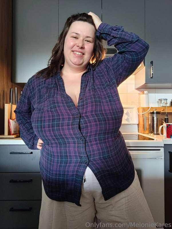 Does this flannel make me look like a milf? 🤭
