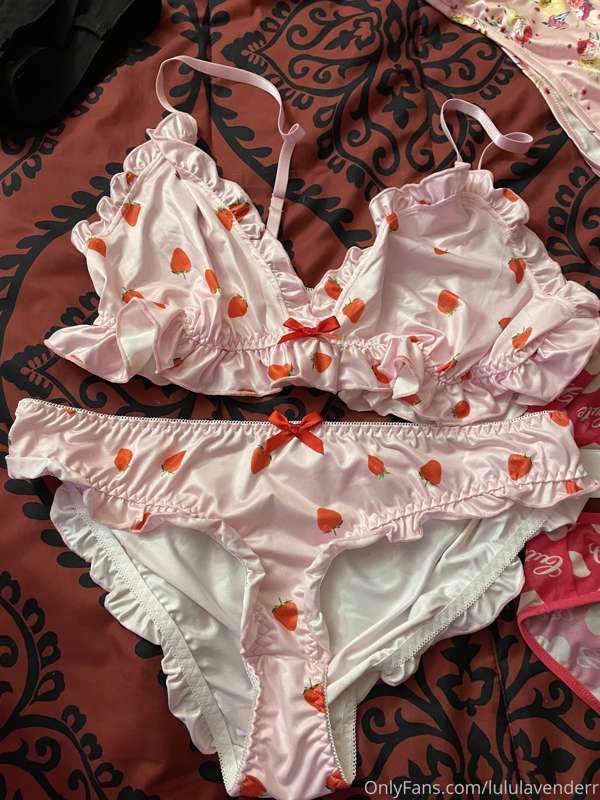 Help me pick the lingerie I’ll be using for filming today! 💖..