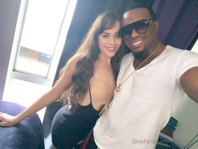🚨NEW BOY/GIRL SCENE!🚨 @roselynnxxx is HOT AS FUCK! 💥 I found..