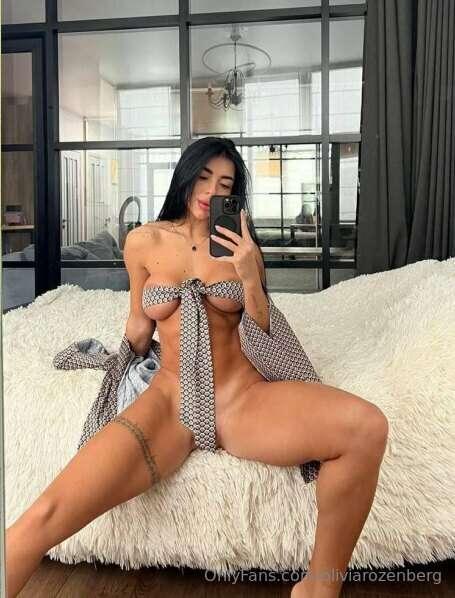 👋 I'm @fit_veronique! Ready to get sweaty with me? 💪🏋️‍♀️
🔥 ..