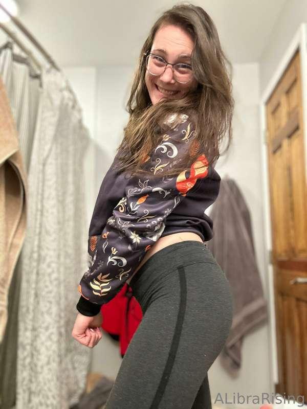 I’ll add some clothes to your line, baby 🤭