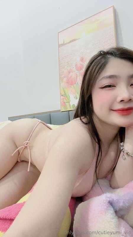 Don’t stare too long, you might just fall for me 💋