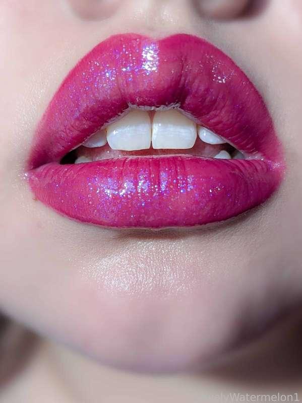 Happy New Year everyone! 😊🎉 I hope this year brings you more joy, love and passions. Let's continue to have fun together and indulge in this little hobby that I love. MUUUUUUUUAH! A New Years kiss! 🩷💋 

#FYP #LipstickFetish #Lipstick #Lips #LipGloss #MouthFetish #Mouth #Oral #Tongue #Tease #UpClose #Kisses #LovelyWatermelon1 #MoodyWatermelon1 #Makeup #MakeupFetish #Kisses #Girlfriend #Gentle #Soft #Girl #KissMarks