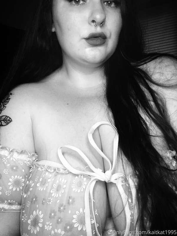 Sub to my paid page to see more🥵