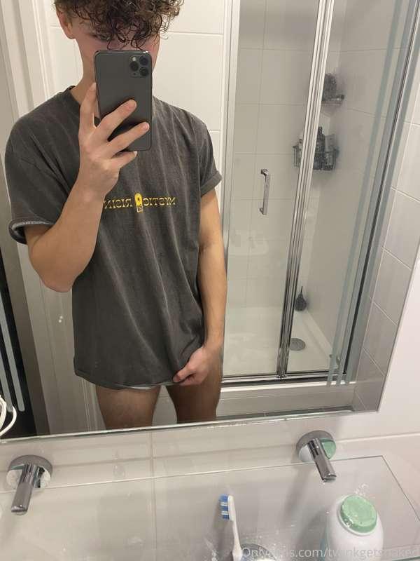 gonna start walking around my apartment with only a t-shirt ..