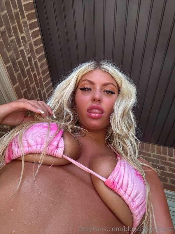 they’re about to slip out my bra 😉