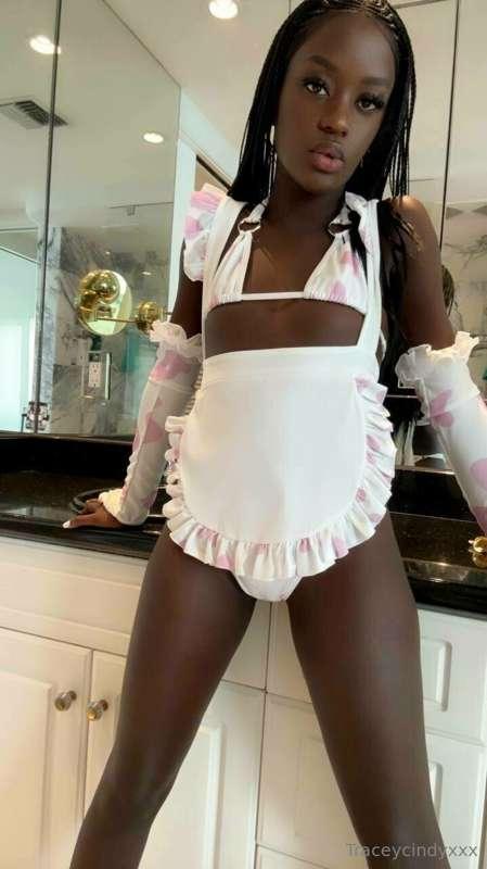 You can look, but can you behave? 💋