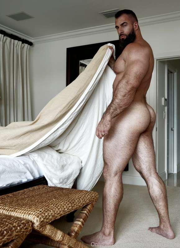 It’s cuddle season. Come let me warm you up😈 @modern_spar