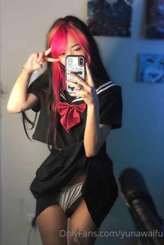 your petite waifu 🖤