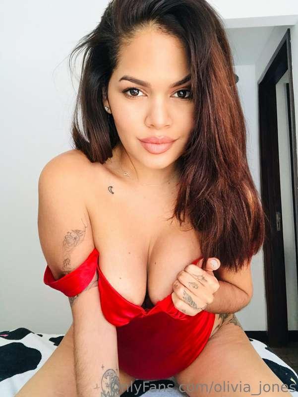 I wanna be your present this christmas😈🔥