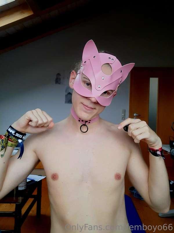Hi there,
Anybody interested in a loyal catboy to be at his ..