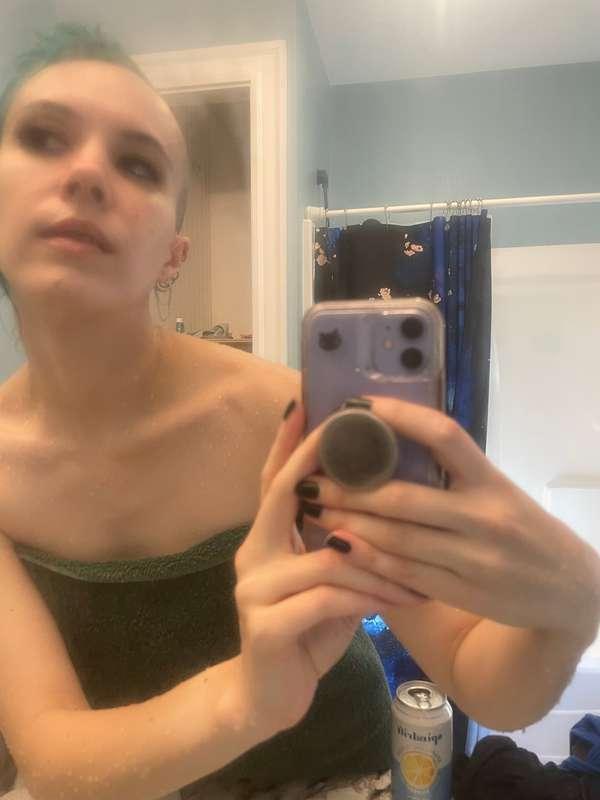 Was feeling so sexy after the shower, want to see me drop my..