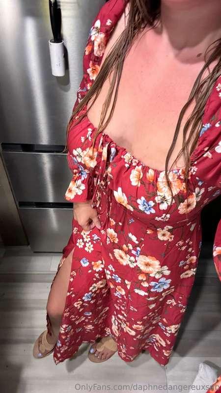 Toes match my dress 😇