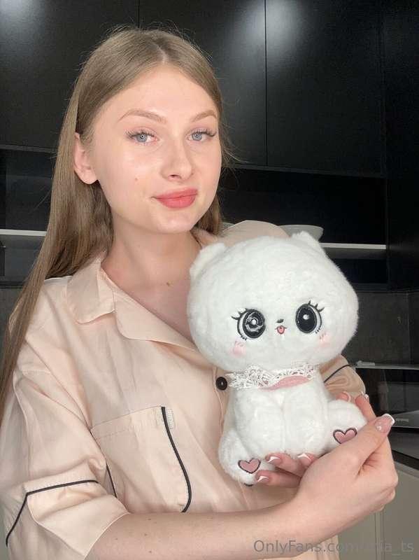Isn't she cute? 😘🌸✨ I'd love your likes, comments and your l..