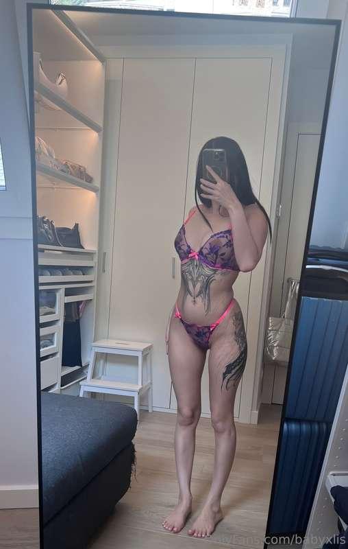 Hi babe send me a DM!