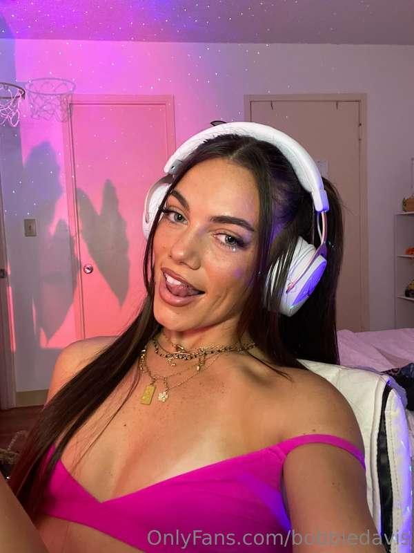 Lets Game! Head to @bobbiesux and lets have some fun💕