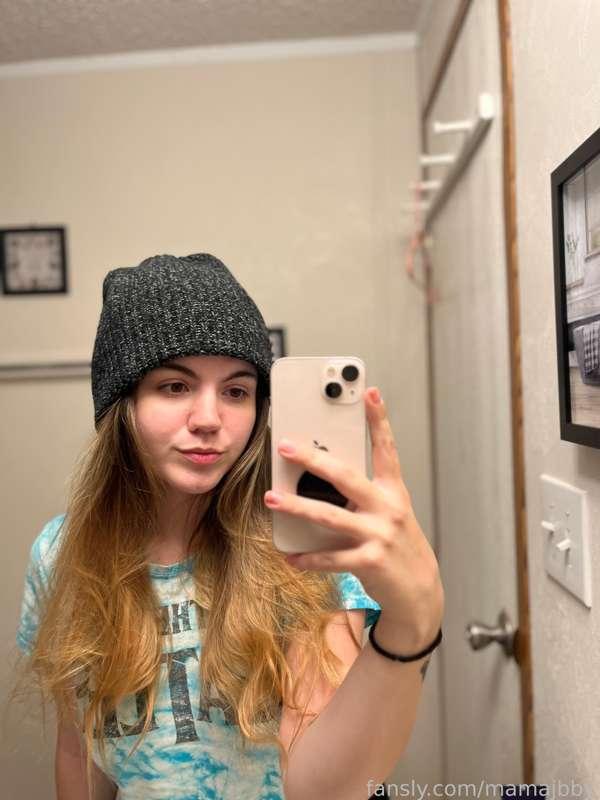 The rest of my pics even tho I’m in a beanie 😍

#hipster #20yearold #fyp #milf #tits