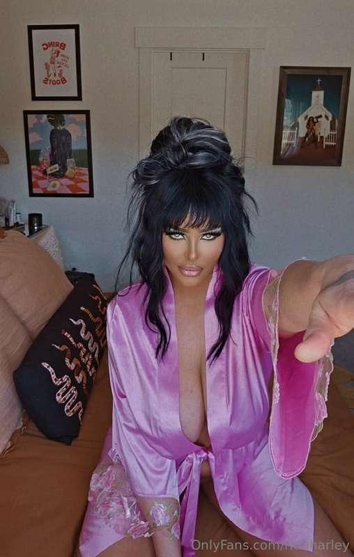Let me take you into a state of ecstacy! Take my hand🥵