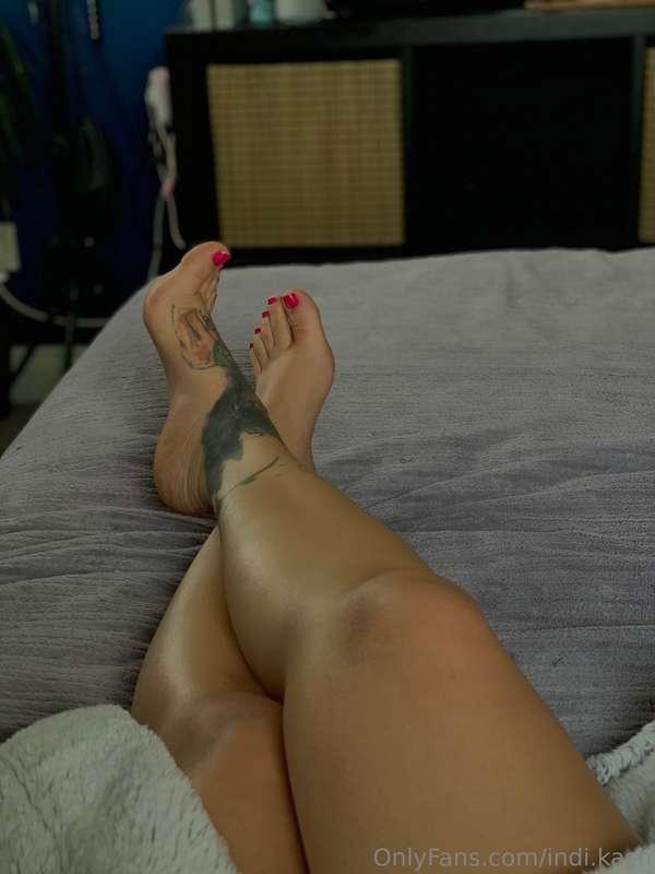 Haven’t done a post for my feet fiends in a while! Hope you ..