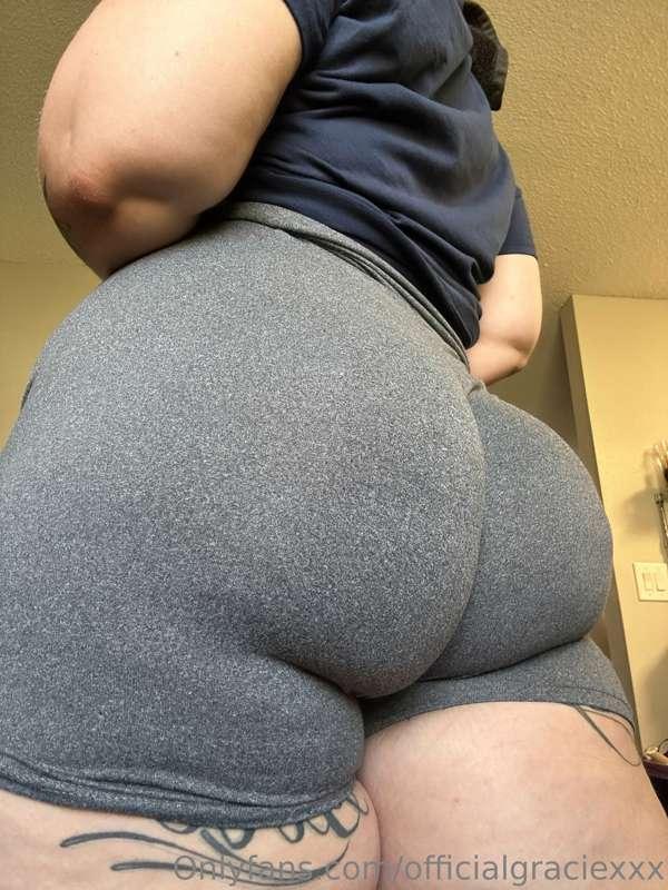 the ass that caused those sweat marks 🥵