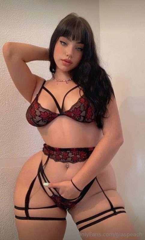 Curves like mine don’t just walk by… they stay on your mind ..