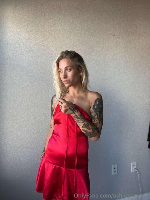 oops I didn’t realize my dress was slipping