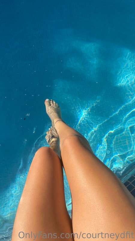 Special post for my feet and leg lovers 😻🙈
