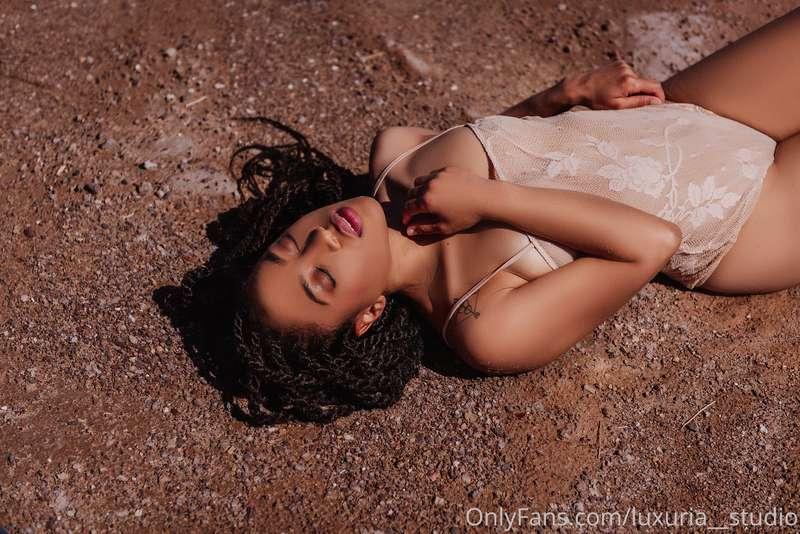 Model : Jasmine Tiana on Instagram